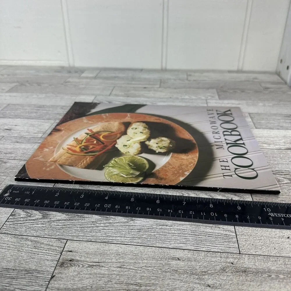 The Microwave Cookbook - Vintage Undated - Printed‎ in Korea Part No. 862A691P41